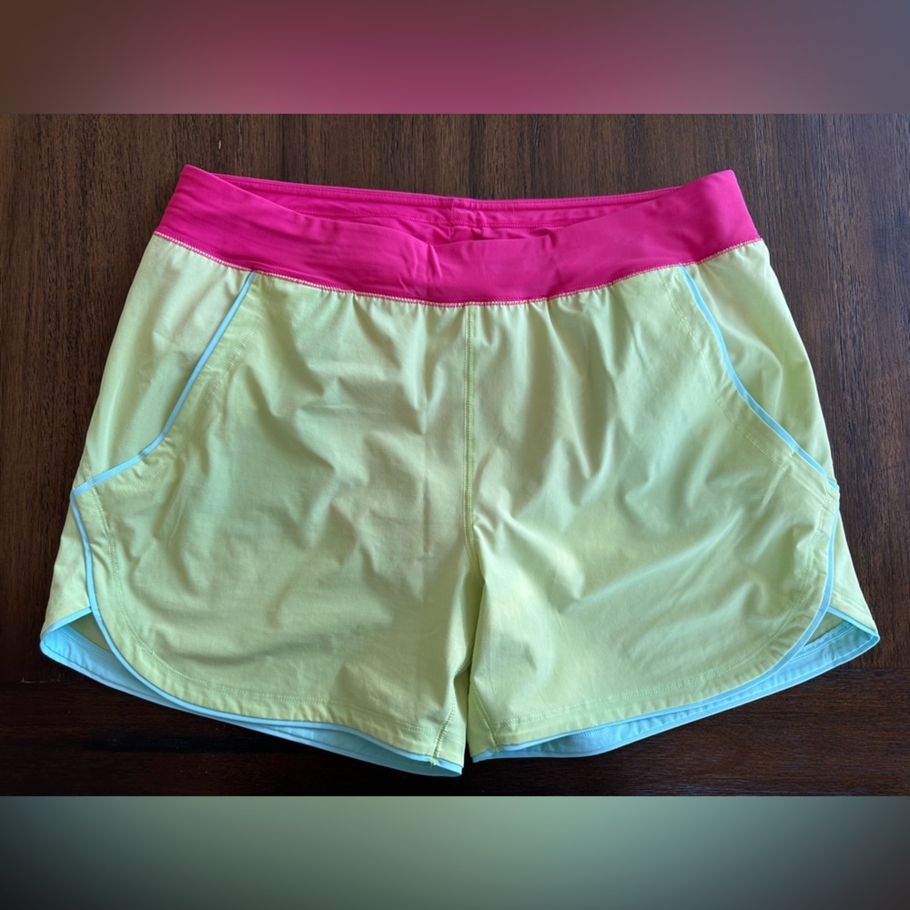 Lands End Women's Two-Tone Athletic Shorts- size 16